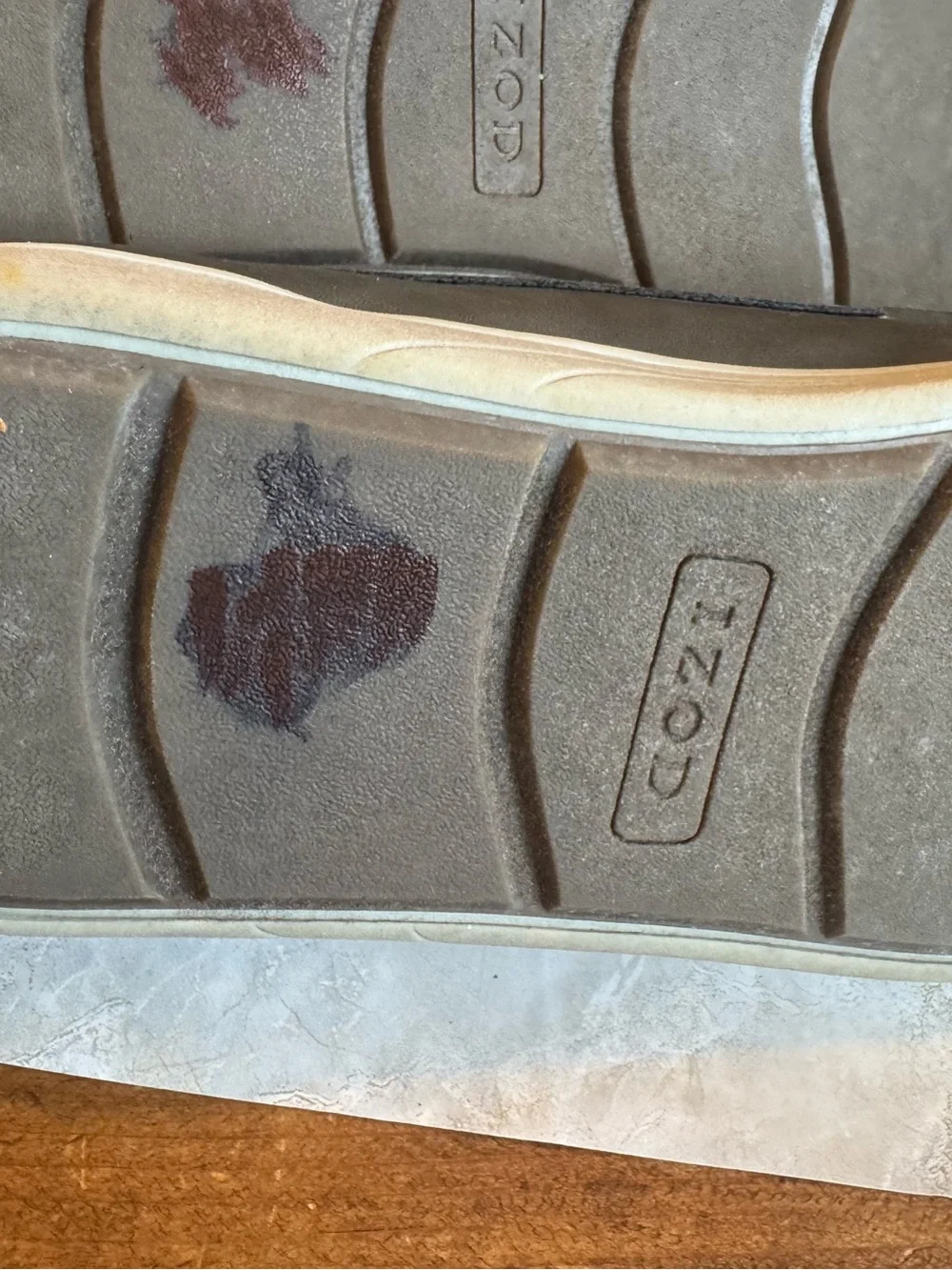 Izod  Mens Gray Slip-On Casual Loafers. Looks Comfy andComfortable Size 12 Med